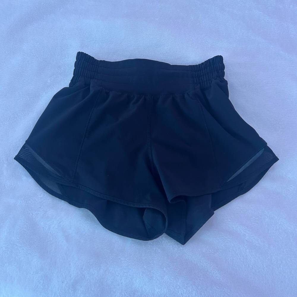 lululemon size 2 hotty hot high-rise lined short 2.5"